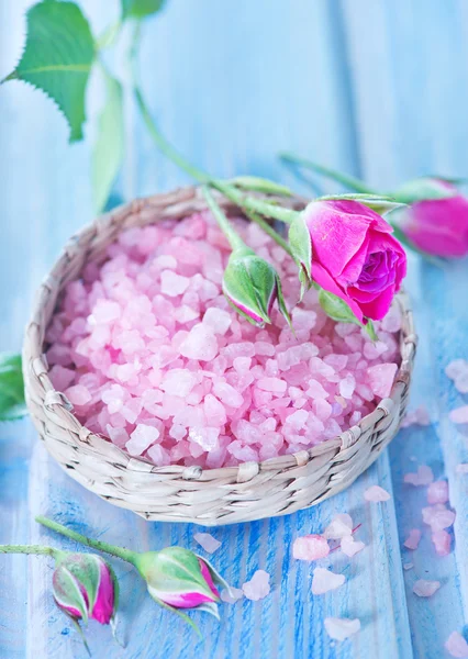 Pink sea salt in bowl — Stock Photo, Image