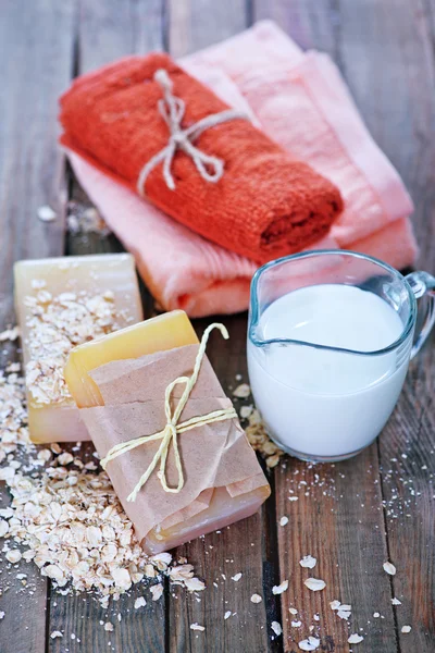 Jabón de avena y leche en jarra — Foto de Stock