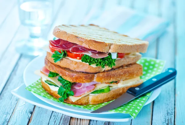 Sonkás-sajtos szendvicsek — Stock Fotó