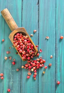 Tahta kaşık kırmızı biber