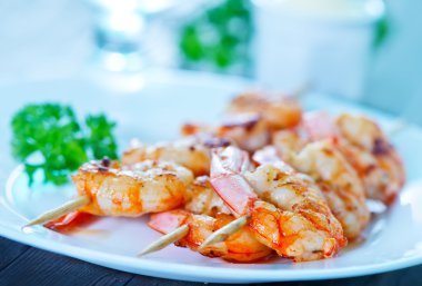 Tasty shrimps on plate clipart