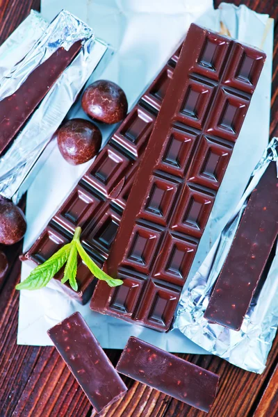 Chocolate and mint leaf — Stock Photo, Image