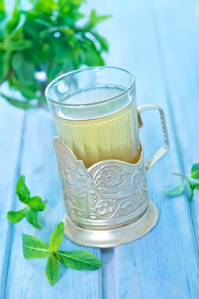 Mint thee in glas — Stockfoto