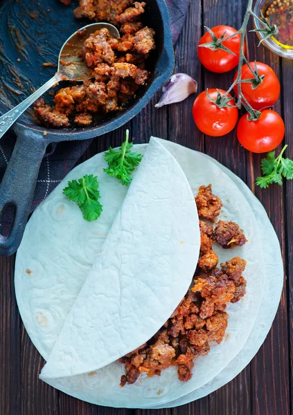 Minced meat and dough — Stock Photo, Image