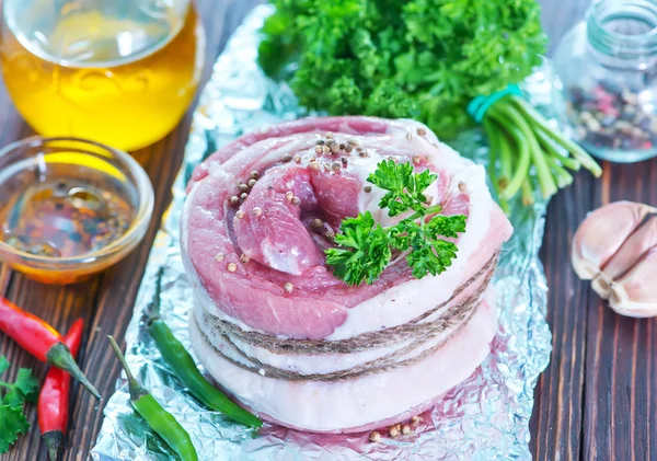 Rotolo di carne con sale e spezie — Foto Stock