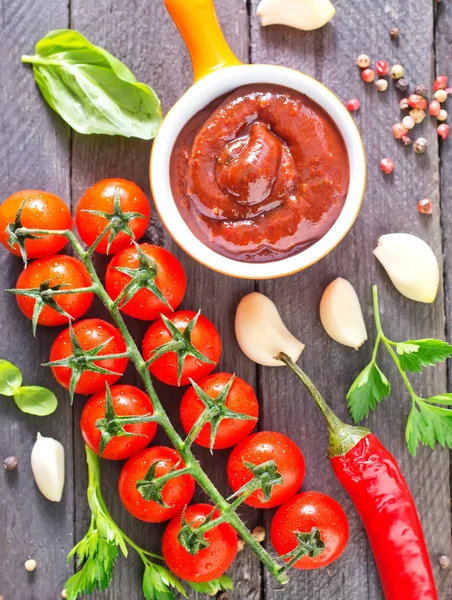 Tomato sauce and spice — Stock Photo, Image