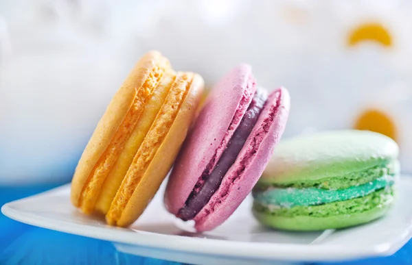 Colorful macaroons on plate — Stock Photo, Image