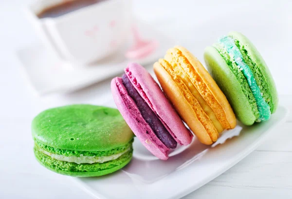 Color macaroons on plate — Stock Photo, Image