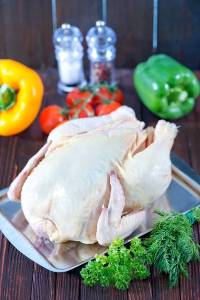 Frango cru e legumes — Fotografia de Stock