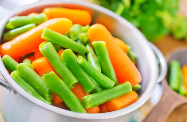 Carrot and green beans — Stock Photo, Image