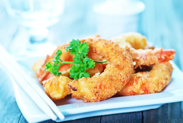 Tasty shrimps on plate — Stock Photo, Image