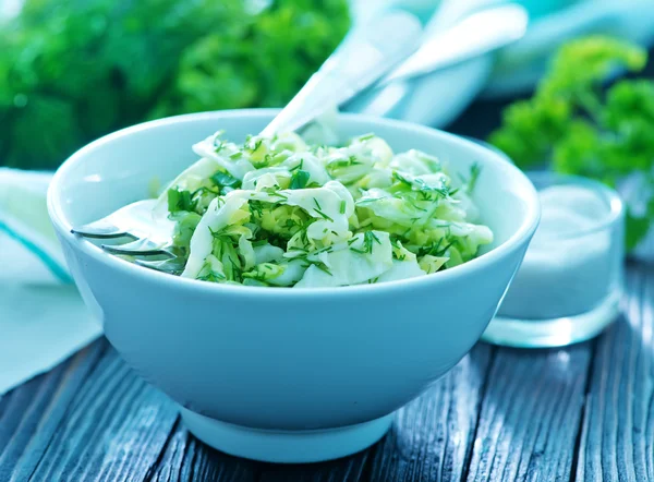 Cabbage salad in bowl — Stock Photo, Image