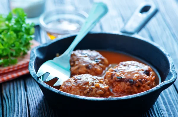 Chiftele cu sos de roșii și condimente — Fotografie, imagine de stoc