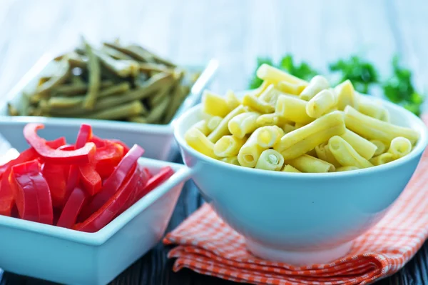 Legumes saborosos em tigelas — Fotografia de Stock