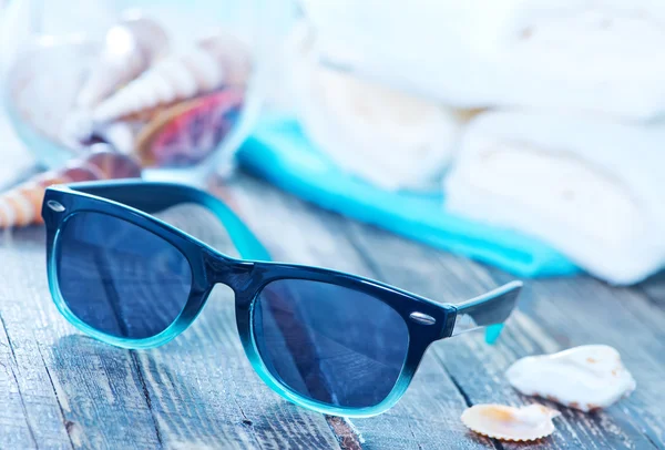 Sonnenbrille und Flip Flops — Stockfoto