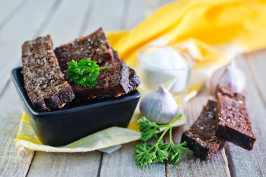 tuz ve sarımsak croutons