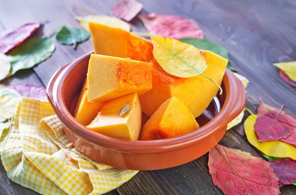 Sliced pumpkin in bowl — Stock Photo, Image