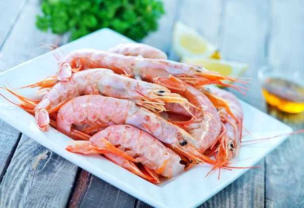 Boiled shrimps with salt — Stock Photo, Image