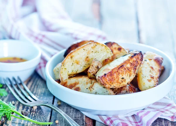 Stekt potatis i skål — Stockfoto