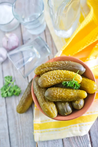 Pickled cucumbers in bowl — Stock Photo, Image