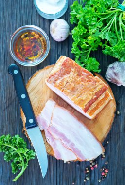 domuz yağı ahşap tahta üzerinde füme