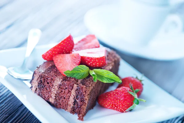 Pastel de chocolate con fresa —  Fotos de Stock