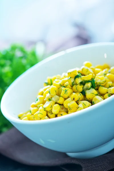 Friterade majs med smör och krydda — Stockfoto