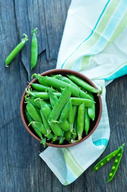 yeşil bezelyeler kasede