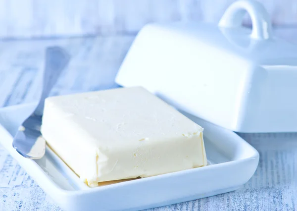 Beurre frais sur assiette — Photo