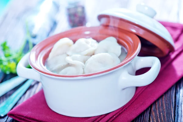 Boiled pelmeni in bowl — Stock Photo, Image