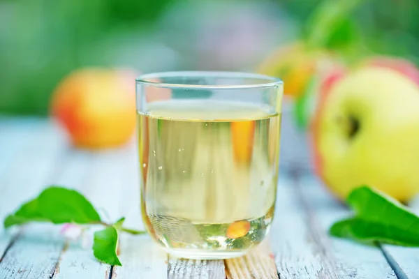 Apple juice in glass — Stock Photo, Image