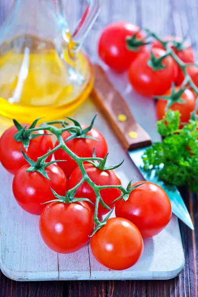 Tomates cerises et couteau — Photo