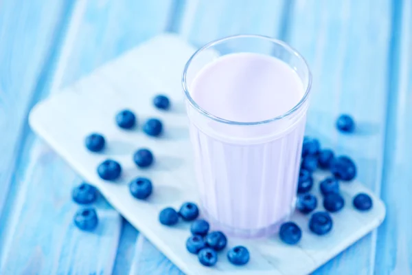 Blueberry yogurt in glass — Stock Photo, Image