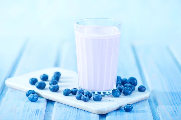 Blueberry yogurt in glass — Stock Photo, Image