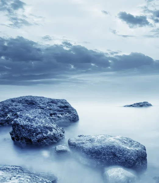 Casacos de mar e céu na Crimeia — Fotografia de Stock