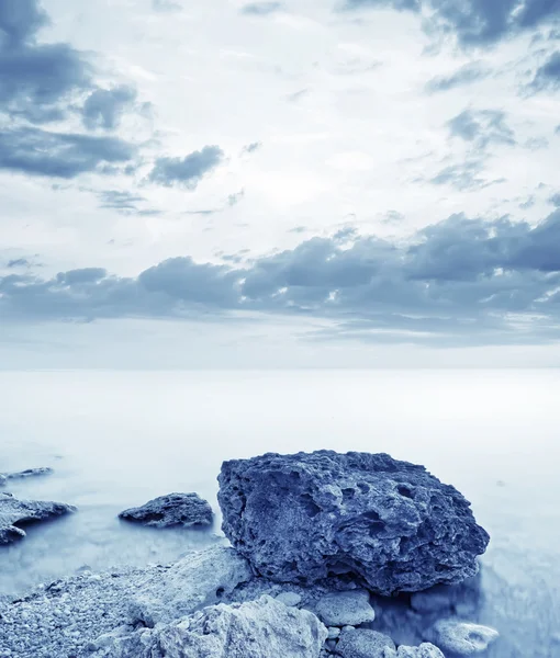 Casacos de mar e céu na Crimeia — Fotografia de Stock