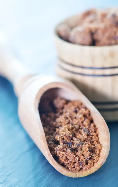 Brown sugar in wooden spoon — Stock Photo, Image