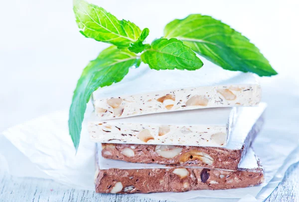 Nougat doce com noz — Fotografia de Stock