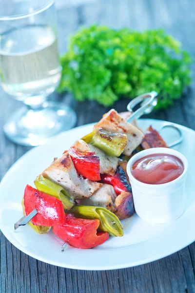 Gebakken kebab met saus — Stockfoto