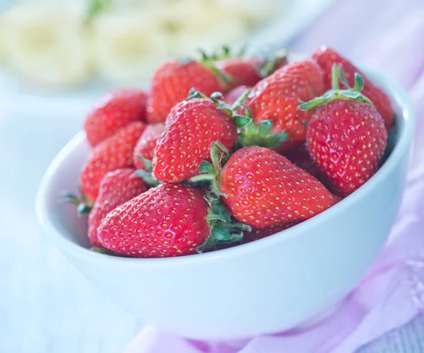 Frische Erdbeere mit Banane — Stockfoto