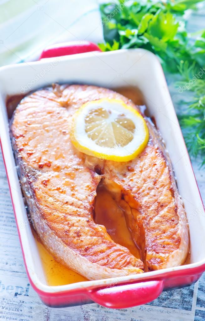 Baked salmon and lemon
