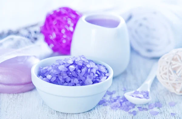 Lavendel tvål och handduk — Stockfoto