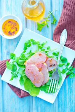 Füme et salatası ile