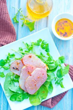 Füme et salatası ile