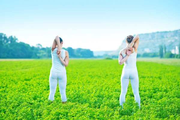 Young women doing exercises — Stock Photo, Image