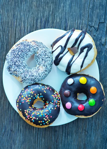 Donuts doces com chocolate — Fotografia de Stock