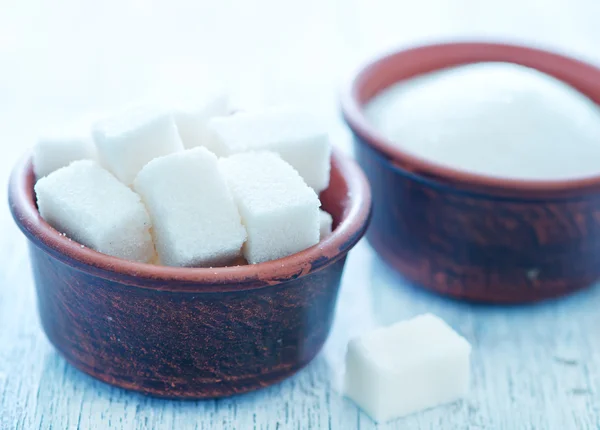 Zuckerkristalle und Würfel — Stockfoto