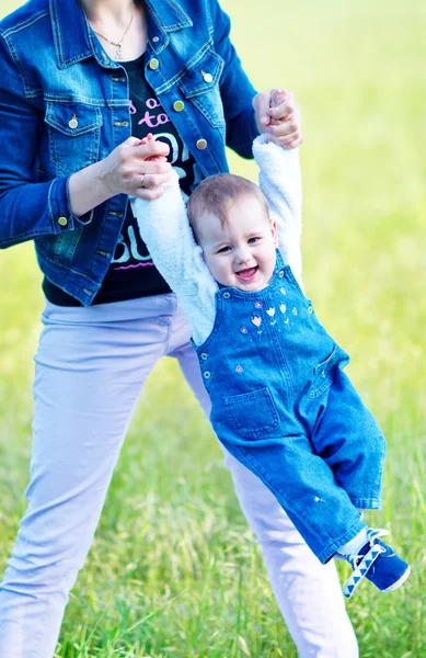 Mother throws up baby — Stock Photo, Image