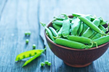 yeşil bezelyeler kasede