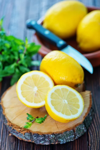 Fresh lemon and mint — Stock Photo, Image